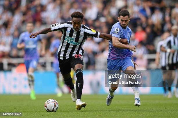 Joe Willock of Newcastle United battles for possession with Lewis Cook of AFC Bournemouth during the Premier League match between Newcastle United...