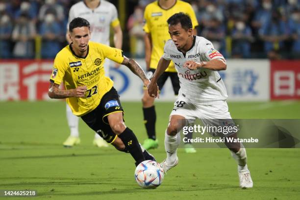 Chanathip of Kawasaki Frontale and Dodi of Kashiwa Reysol compete for the ball during the J.LEAGUE Meiji Yasuda J1 30th Sec. Match between Kashiwa...