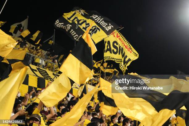 Fans of Kashiwa Reysol cheer prior to the J.LEAGUE Meiji Yasuda J1 30th Sec. Match between Kashiwa Reysol and Kawasaki Frontale at SANKYO FRONTIER...