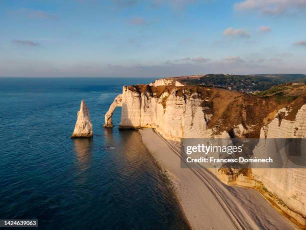 étretat cliffs - normandy stock pictures, royalty-free photos & images