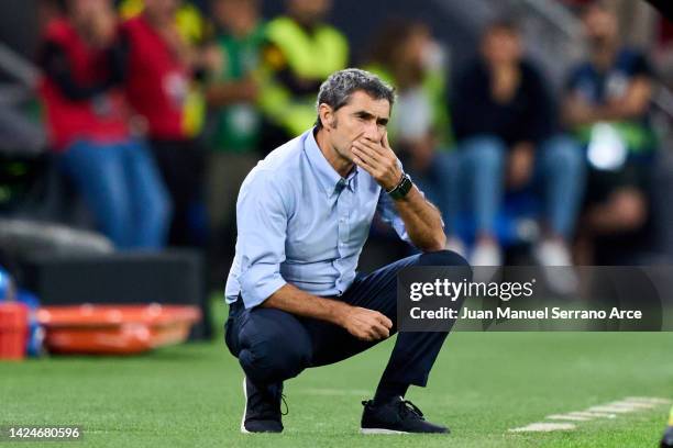 Head coach Ernesto Valverde of Athletic Club reacts during the LaLiga Santander match between Athletic Club and Rayo Vallecano at San Mames Stadium...