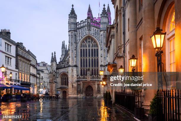 rainy night, the pump room, bath abbey, bath, somerset, england - roman bath england stock pictures, royalty-free photos & images