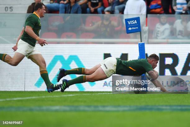 Malcolm Marx of South Africa scores a try during a Rugby Championship match between Argentina Pumas and South Africa Springboks at Estadio...