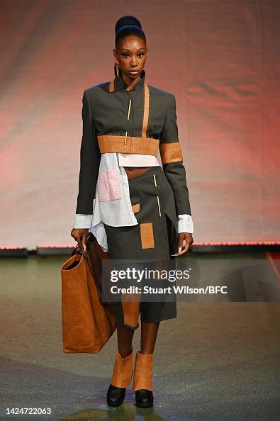 All Things Fashion: Fashionista Catwalk - Runway - LFW September 2022 All Things Fashion: Fashionista Catwalk - Runway - LFW September 2022
