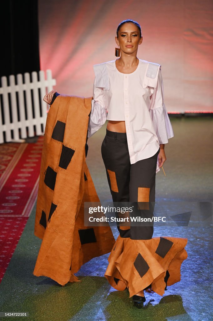 All Things Fashion: Fashionista Catwalk - Runway - LFW September 2022