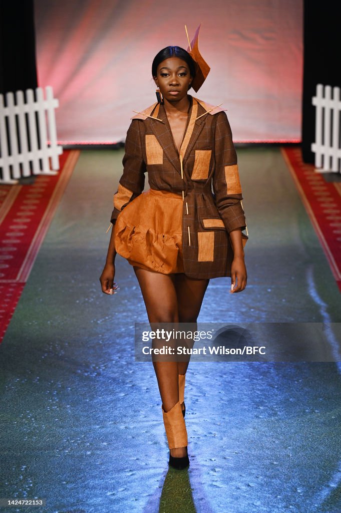 All Things Fashion: Fashionista Catwalk - Runway - LFW September 2022
