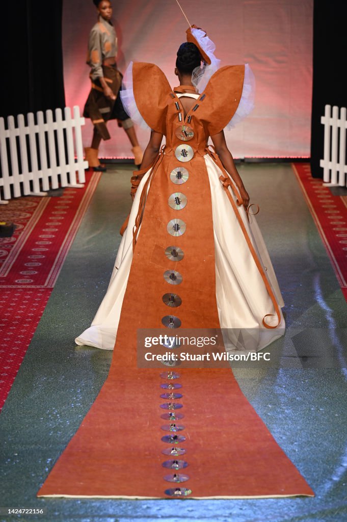 All Things Fashion: Fashionista Catwalk - Runway - LFW September 2022