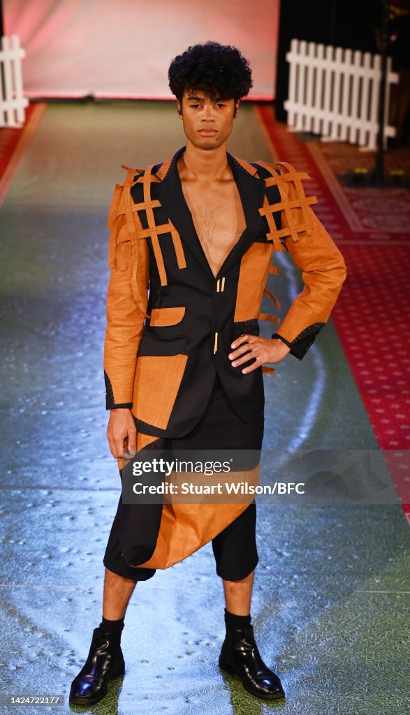 All Things Fashion: Fashionista Catwalk - Runway - LFW September 2022