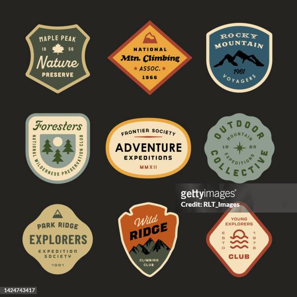 mid-century retro adventure badge designs - 矢印 幅插畫檔、美工圖案、卡通及圖標