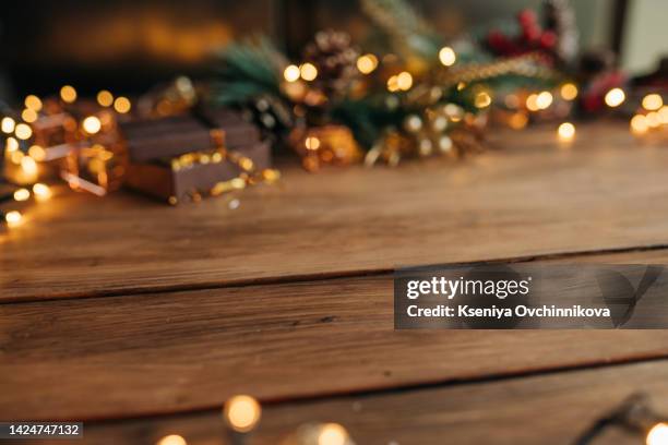 christmas decoration frame on wooden background - christmas toys wooden background stockfoto's en -beelden