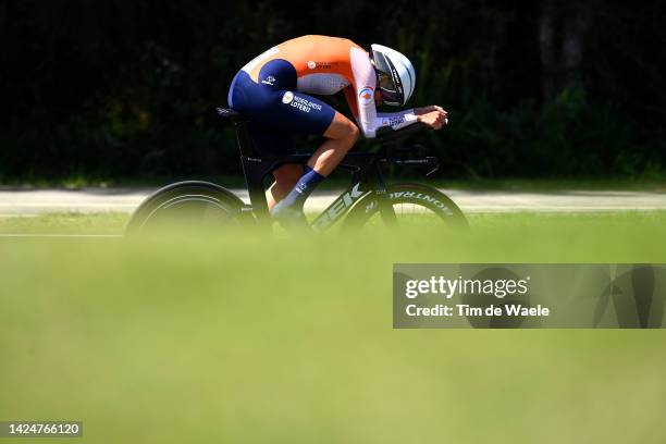 Ellen Van Dijk of The Netherlands sprints during the 95th UCI Road World Championships 2022 - Women Individual Time Trial a 34,2km individual time...