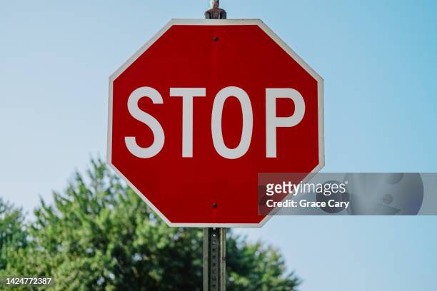 stop sign at intersection - stop fotografías e imágenes de stock