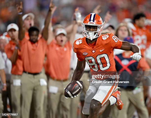 Beaux Collins of the Clemson Tigers makes a touchdown reception \Lduring the second half of their game at Memorial Stadium on September 17, 2022 in...