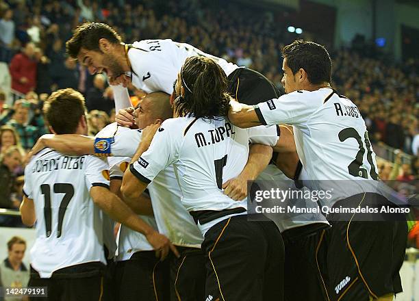 Players of Valencia CF celebrate the second goal during the UEFA Europa League quarter final second leg match between Valencia CF and AZ Alkmaar at...
