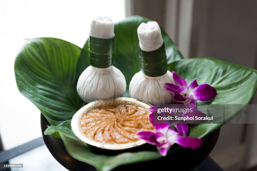 Compressed Ball Thai Herbal Compress Balls For Spa Massage With Herbal Gel Decorated ...
