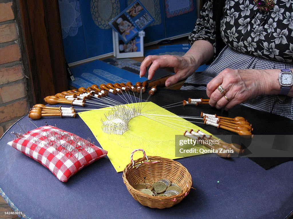 Making bobbin lace