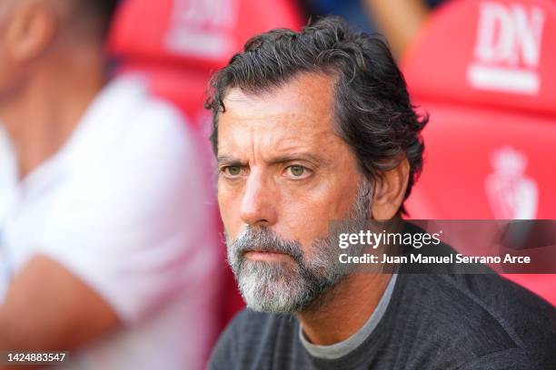 Quique Sanchez Flores, Head Coach of Getafe looks on prior to the LaLiga Santander match between CA Osasuna and Getafe CF at El Sadar Stadium on...