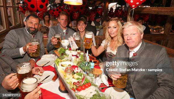 Hasan Salihamidzic, Sporting director of FC Bayern Muenchen, head coach Julian Nagelsmann of Bayern Muenchen girlfriend Lena Wurzenberger, Oliver...