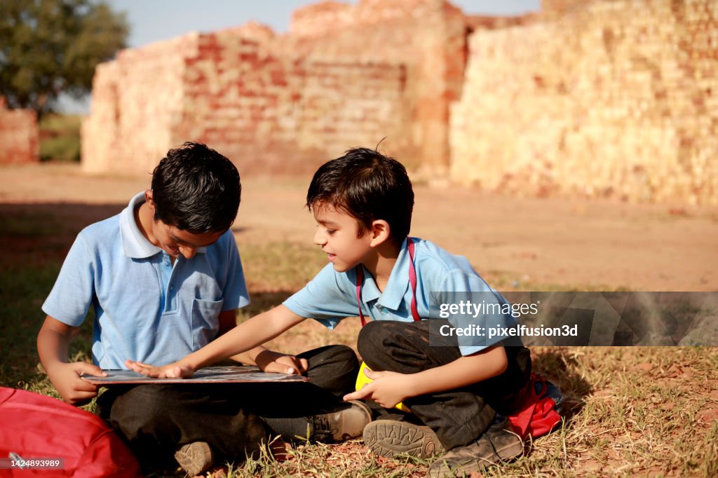 Elementary students studying portrait together
