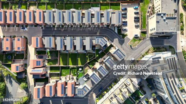 solar powered housing - modern housing development uk stock pictures, royalty-free photos & images