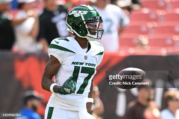 Garrett Wilson of the New York Jets tosses a ball during warmups before the game against the Cleveland Browns at FirstEnergy Stadium on September 18,...