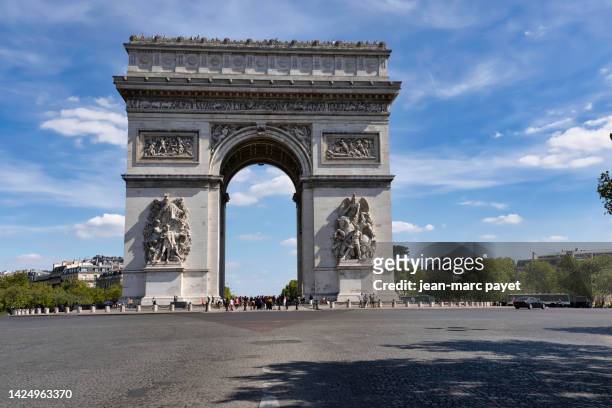 the arc de triomphe in paris in france - jean marc payet - fotografias e filmes do acervo