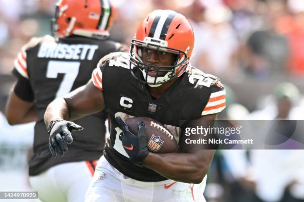 Nick Chubb of the Cleveland Browns runs with the ball against the New York Jets during the first quarter at FirstEnergy Stadium on September 18, 2022...