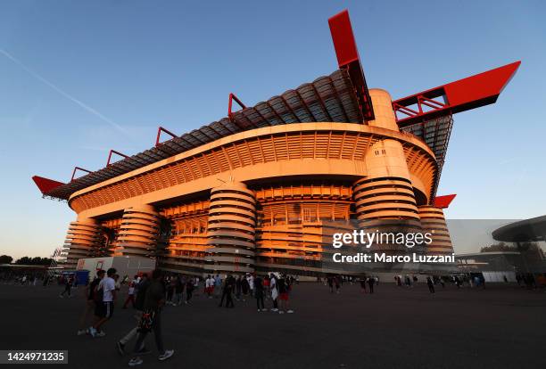 General view outside the stadium as fans arrive prior to the Serie A match between AC MIlan and SSC Napoli at Stadio Giuseppe Meazza on September 18,...