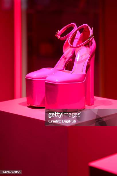 vibrant pink platform high heeled shoes - sparkle shoes stock pictures, royalty-free photos & images