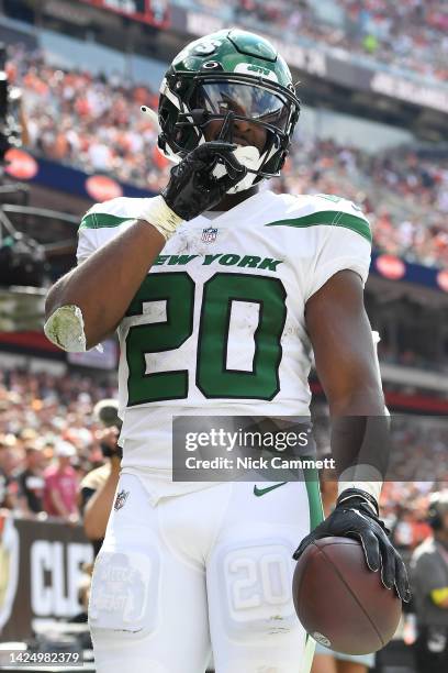 Breece Hall of the New York Jets reacts after making a catch for a touchdown against the Cleveland Browns during the second quarter at FirstEnergy...