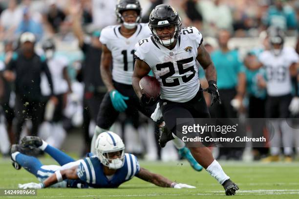 James Robinson of the Jacksonville Jaguars runs the ball for a touchdown in the second quarter against the Indianapolis Colts at TIAA Bank Field on...