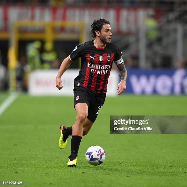 Davide Calabria of AC Milan in action during the Serie A match between AC Milan and SSC Napoli at Stadio Giuseppe Meazza on September 18, 2022 in...