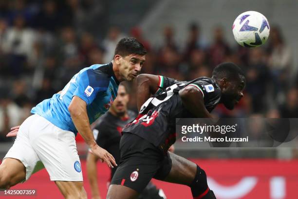 Giovanni Simeone of SSC Napoli scores their team's second goal during the Serie A match between AC Milan and SSC Napoli at Stadio Giuseppe Meazza on...