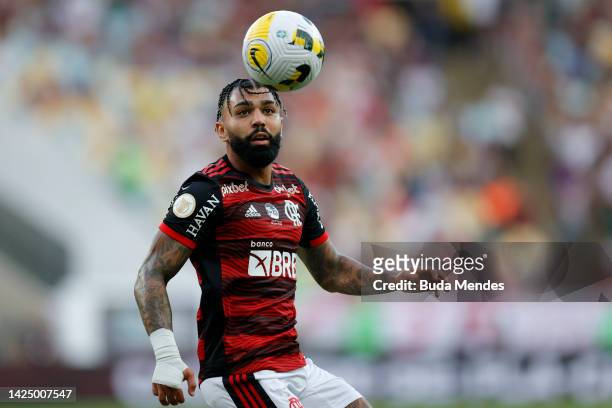 Gabriel Barbosa of Flamengo controls the ball with during a match between Flamengo and Fluminense as part of Brasileirao 2022 at Maracana Stadium on...
