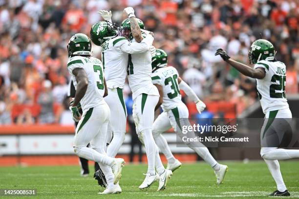 Sauce Gardner and Ashtyn Davis of the New York Jets celebrate after their 30-31 win over the Cleveland Browns at FirstEnergy Stadium on September 18,...