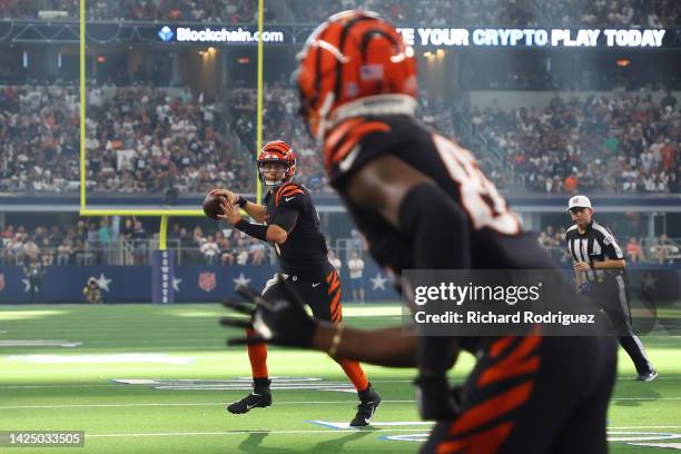 Joe Burrow of the Cincinnati Bengals passes the ball to Tee Higgins for a touchdown against the Dallas Cowboys during the fourth quarter at AT&T...