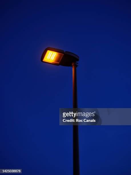 lamppost led - led street lighting stock-fotos und bilder