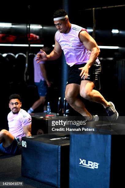 Roger Tuivasa-Scheck of the All Blacks works out during a New Zealand All Blacks gym training session on September 19, 2022 in Auckland, New Zealand.