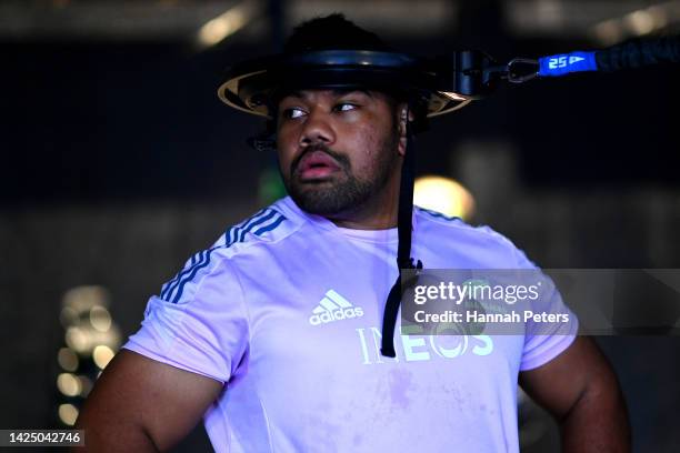 Samisoni Taukei’aho of the All Blacks works out during a New Zealand All Blacks gym training session on September 19, 2022 in Auckland, New Zealand.