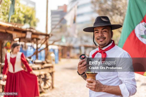 portrait of a gaucho at the farroupilha camp - rio grande do sul state stockfoto's en -beelden