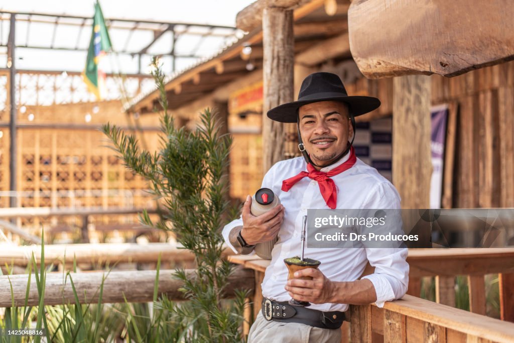 Porträt eines Gaucho im Farroupilha Camp