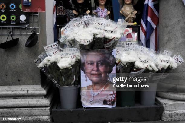 Bouquets of flowers are sold in honor of Queen Elizabeth II on September 18, 2022 in London, United Kingdom. Queen Elizabeth II is lying in state at...