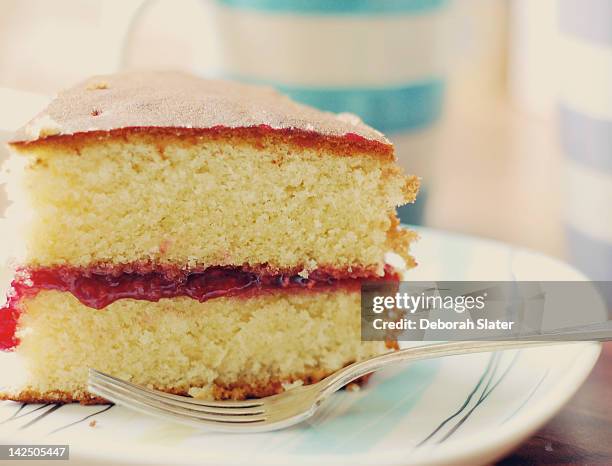 sunday afternoon tea - sponge cake stock-fotos und bilder