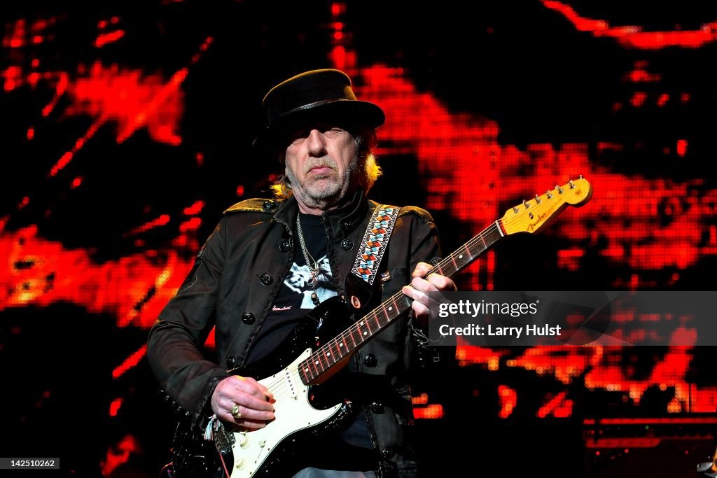 Brad Whitford Live