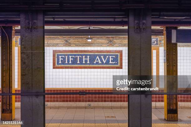 empty subway platform - fifth avenue stock pictures, royalty-free photos & images