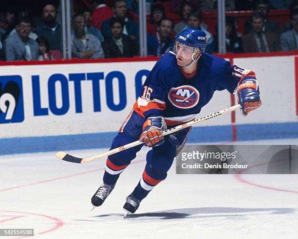 Pat Lafontaine of the New York Islanders skates Circa 1980 at the Montreal Forum in Montreal, Quebec, Canada.