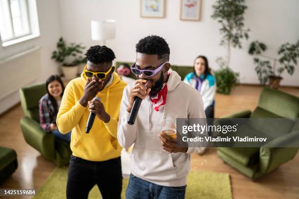 rapper holding microphone photos and premium high res... Rapper Holding Microphone Photos and Premium High Res Pictures - Getty ...