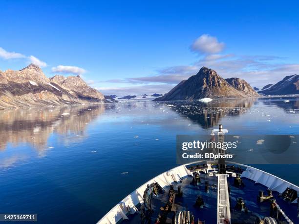 svalbard - fjord stockfoto's en -beelden