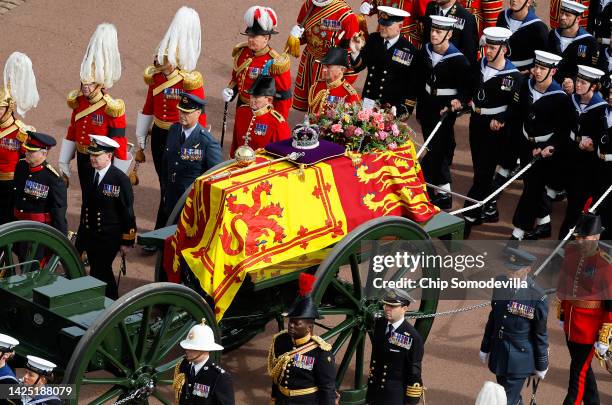 1 204 photos et images haute résolution de Royal Navy State Funeral Gun