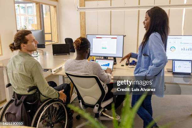 Diability Group Computer 828 Disability Computer Screen Stock Photos, High-Res Pictures, and ...